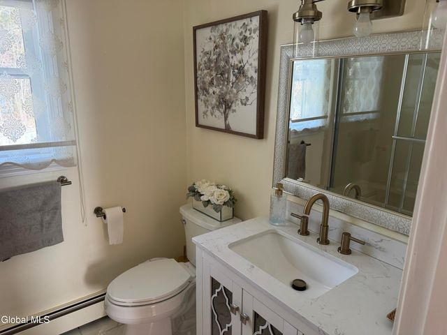 20 Queens Lane, Queensbury, NY 12804