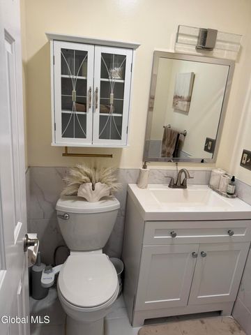 20 Queens Lane, Queensbury, NY 12804