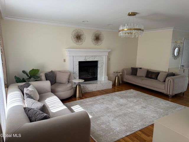 20 Queens Lane, Queensbury, NY 12804