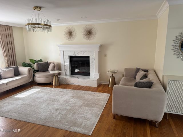 20 Queens Lane, Queensbury, NY 12804