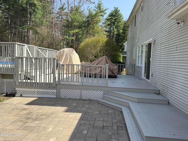20 Queens Lane, Queensbury, NY 12804
