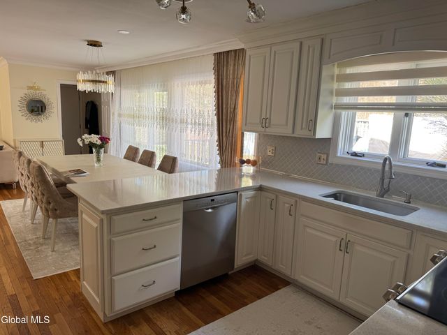 20 Queens Lane, Queensbury, NY 12804
