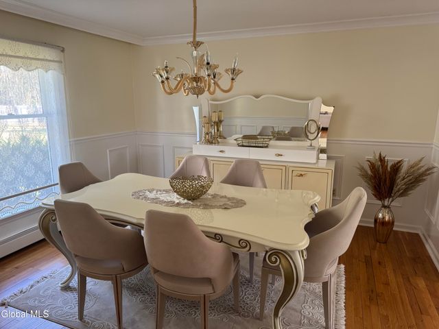 20 Queens Lane, Queensbury, NY 12804