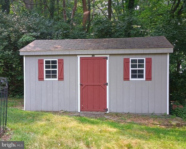 425 SWAMP RD, Morgantown, PA 19543