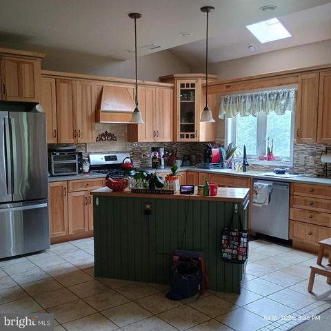 425 SWAMP RD, Morgantown, PA 19543