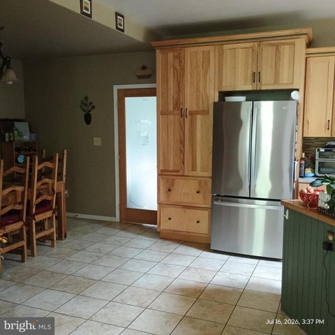 425 SWAMP RD, Morgantown, PA 19543