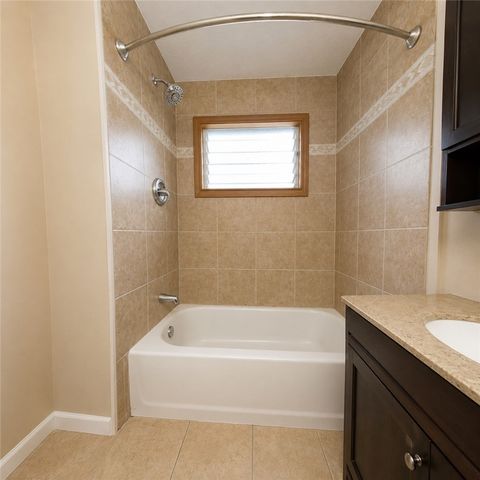 107 E 1st Ave, Tarentum, PA 15084