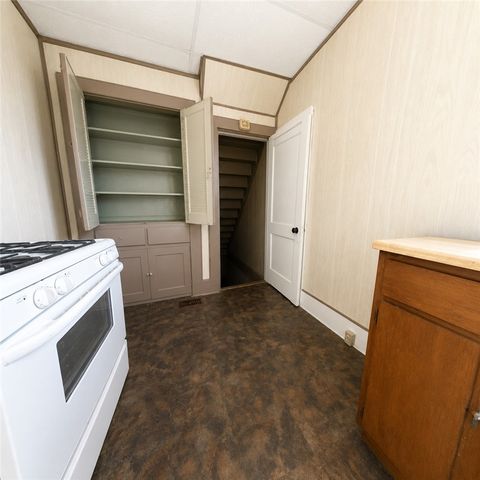 107 E 1st Ave, Tarentum, PA 15084