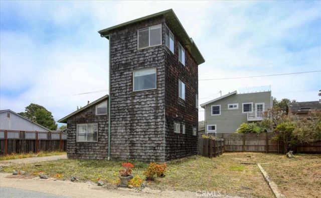 550 Worcester Drive, Cambria, CA 93428