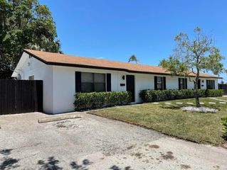 265 NE 12 Street, Delray Beach, FL 33444