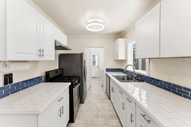 2121 Juliesse Ave, Sacramento, CA 95821