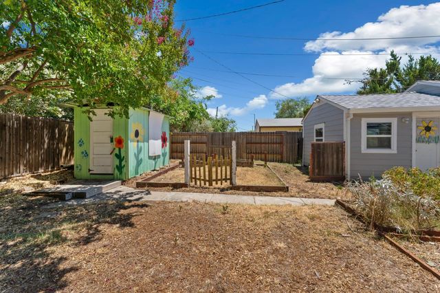 2121 Juliesse Ave, Sacramento, CA 95821