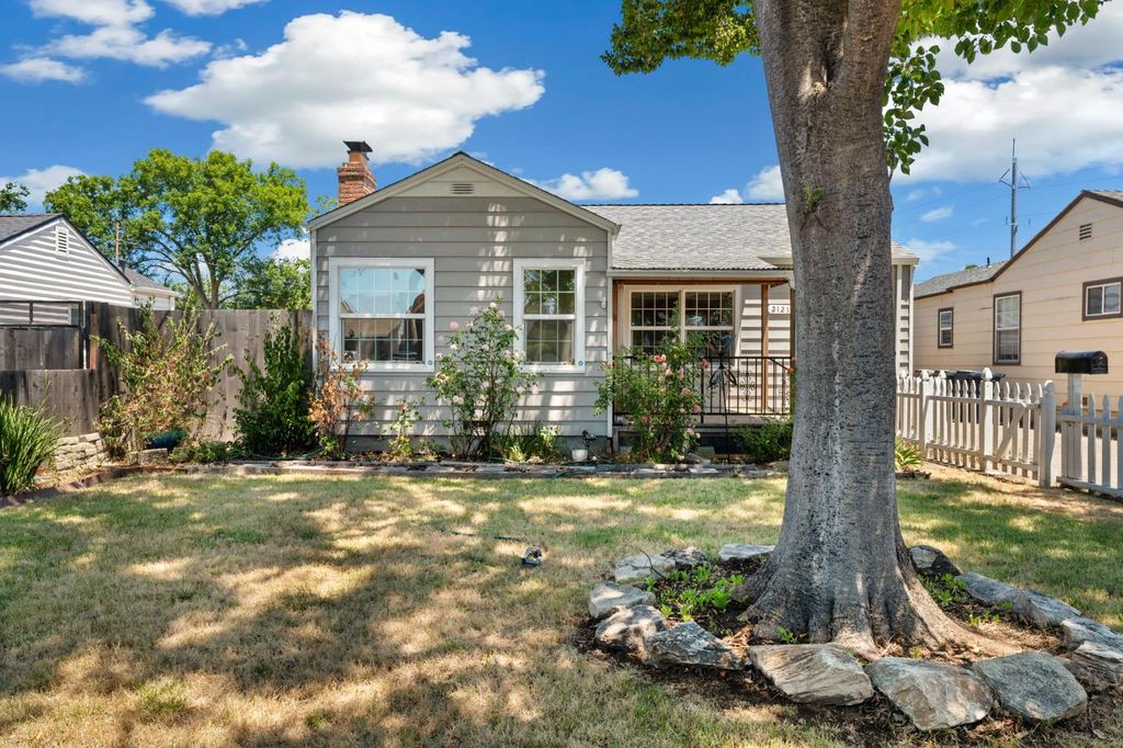 2121 Juliesse Ave, Sacramento, CA 95821
