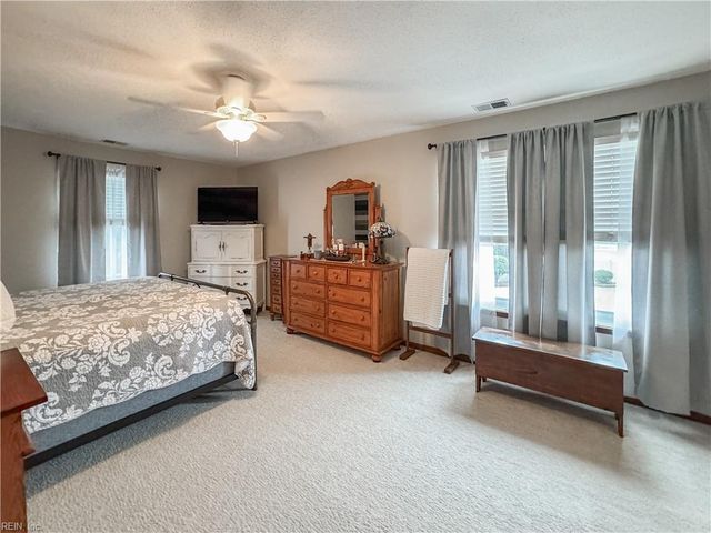 641 Captain Cooke Way CT, Chesapeake, VA 23322