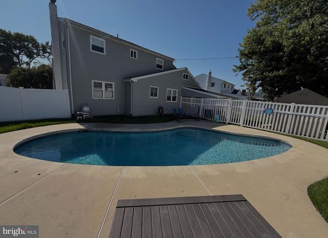 513 VALMORE RD, Fairless Hills, PA 19030