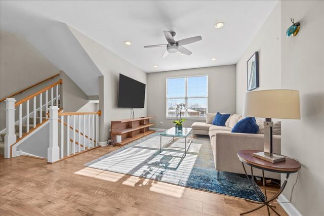 1941 Kingsley Circle, Northbrook, IL 60062