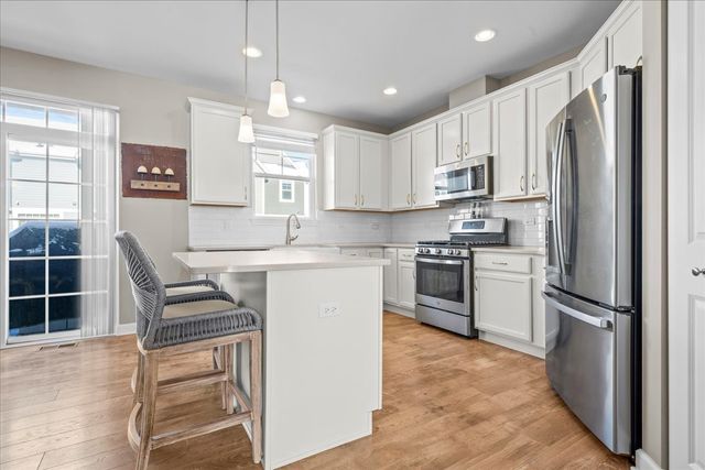 1941 Kingsley Circle, Northbrook, IL 60062