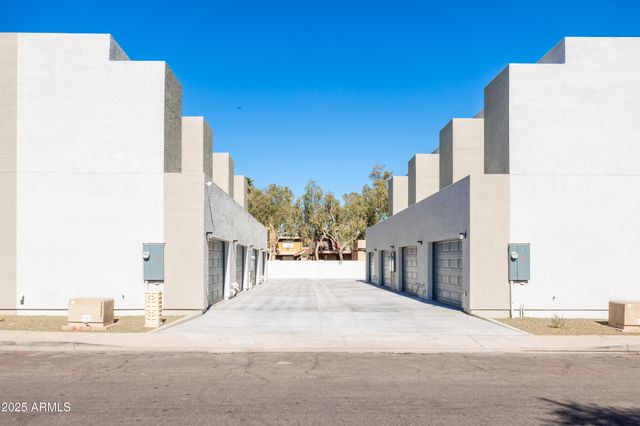 2842 E Tracy Lane Unit 3, Phoenix, AZ 85032