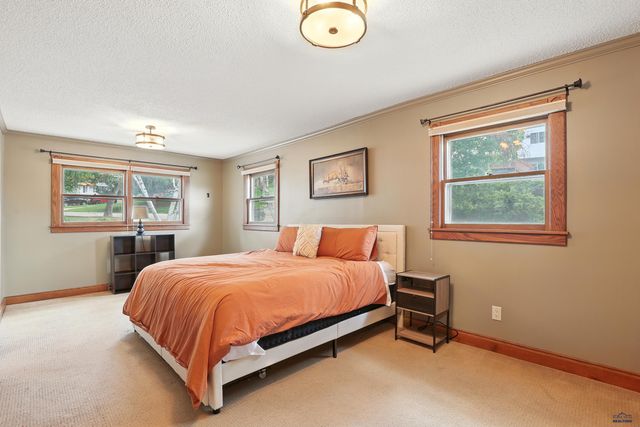 2118 BUENA VISTA DR, Rapid City, SD 57702