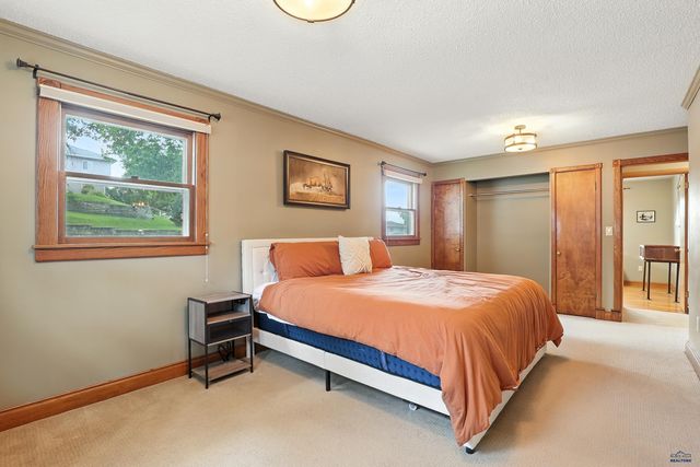 2118 BUENA VISTA DR, Rapid City, SD 57702