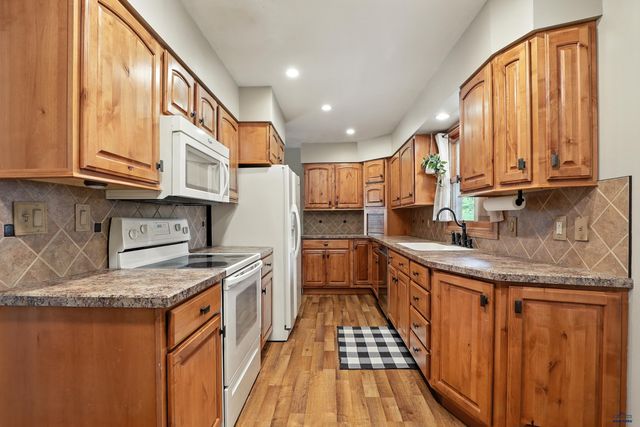 2118 BUENA VISTA DR, Rapid City, SD 57702