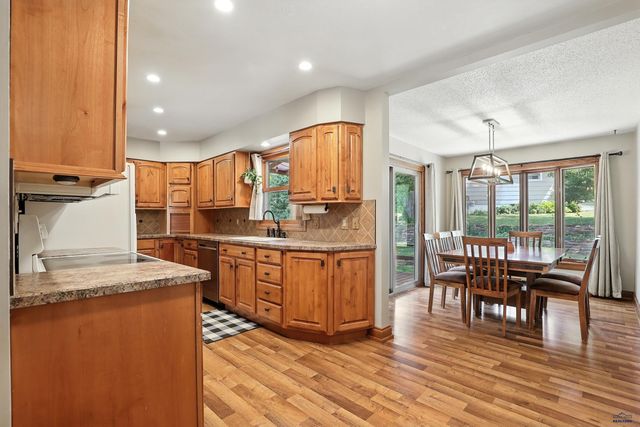 2118 BUENA VISTA DR, Rapid City, SD 57702