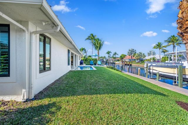 9039 SE Hawksbill Way, Hobe Sound, FL 33455