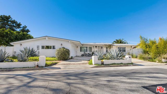 2073 Stradella Road, Los Angeles, CA 90077