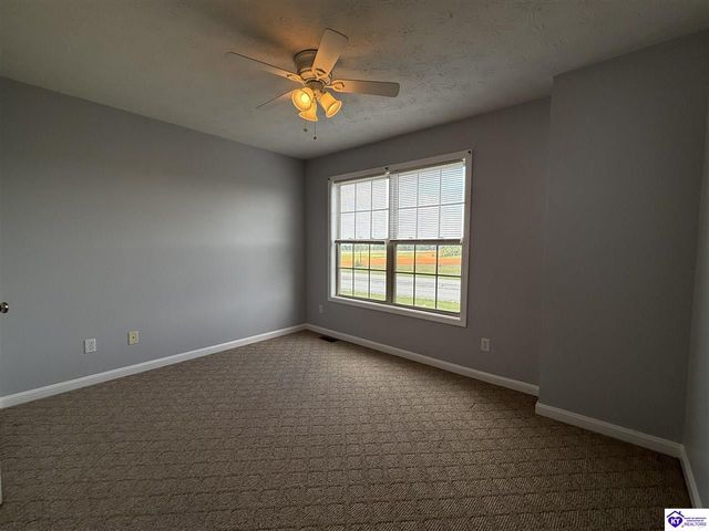 157 Twin Lakes Drive, Vine Grove, KY 40175