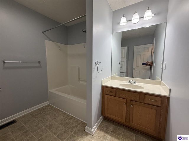 157 Twin Lakes Drive, Vine Grove, KY 40175