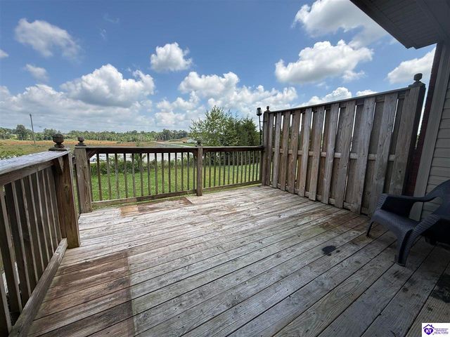 157 Twin Lakes Drive, Vine Grove, KY 40175