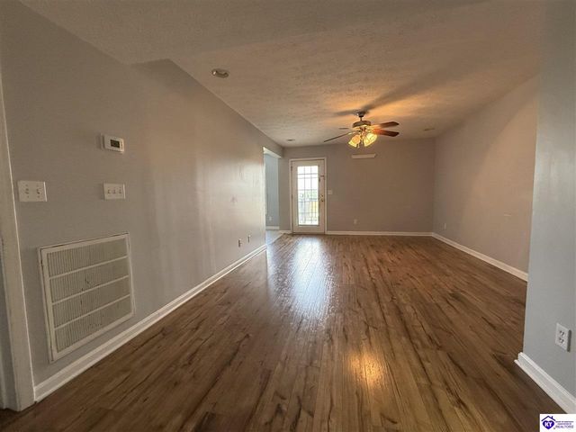 157 Twin Lakes Drive, Vine Grove, KY 40175