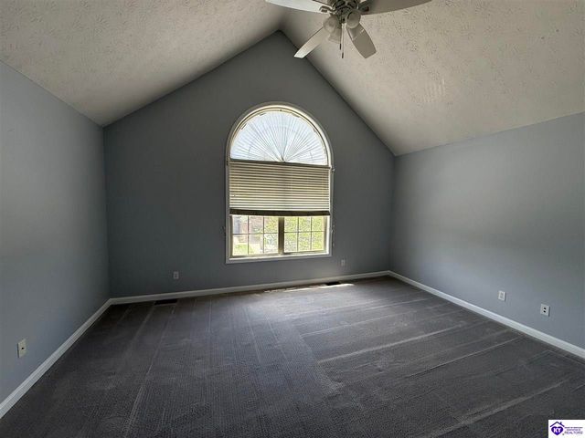 157 Twin Lakes Drive, Vine Grove, KY 40175