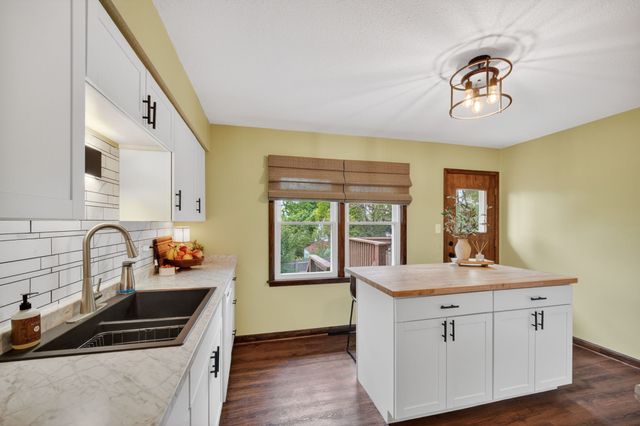 324 58th Place, Des Moines, IA 50312