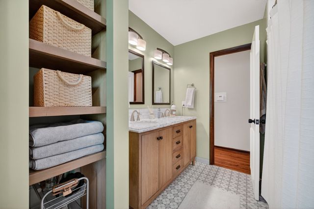 324 58th Place, Des Moines, IA 50312