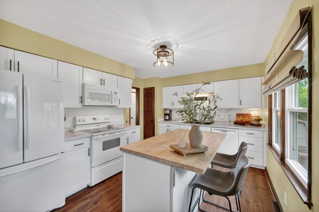 324 58th Place, Des Moines, IA 50312