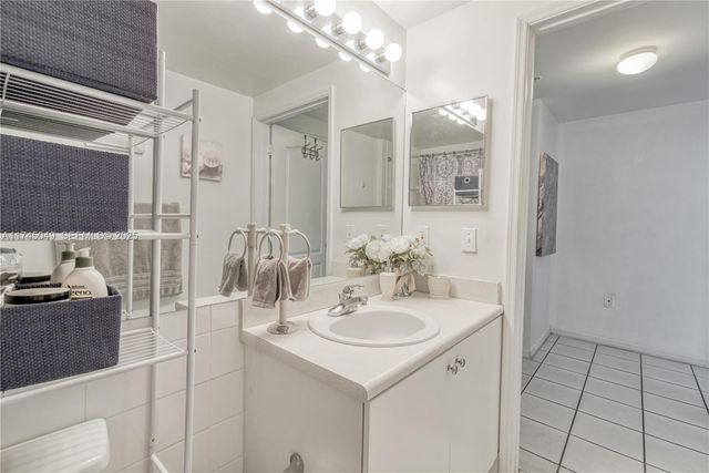 5091 NW 7th Street 1001, Miami, FL 33126