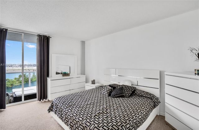 5091 NW 7th Street 1001, Miami, FL 33126