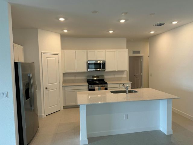 10468 NW Suncrest Lp, Port St Lucie, FL 34987