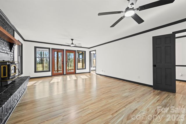 8 Indian Ridge Road, Asheville, NC 28803