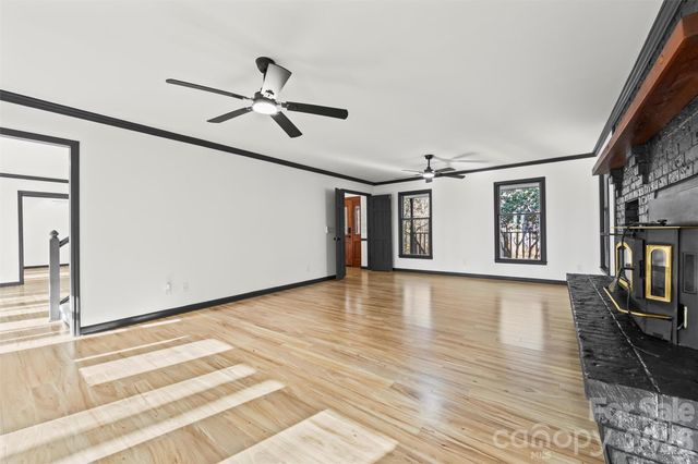 8 Indian Ridge Road, Asheville, NC 28803