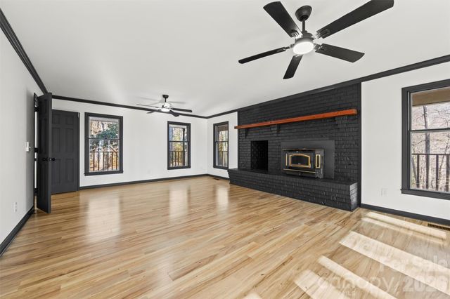 8 Indian Ridge Road, Asheville, NC 28803