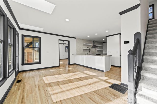 8 Indian Ridge Road, Asheville, NC 28803