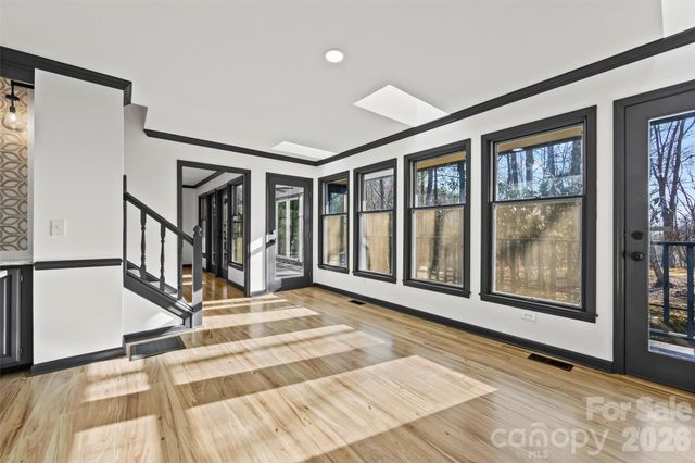 8 Indian Ridge Road, Asheville, NC 28803