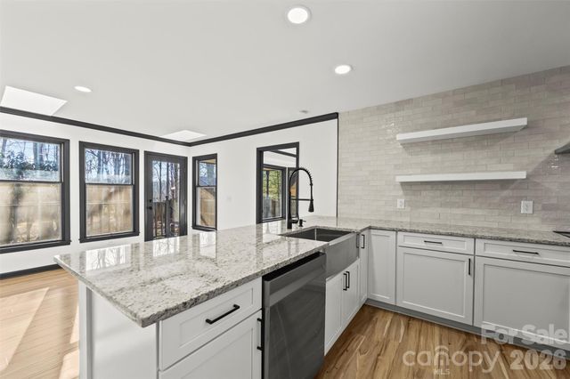 8 Indian Ridge Road, Asheville, NC 28803