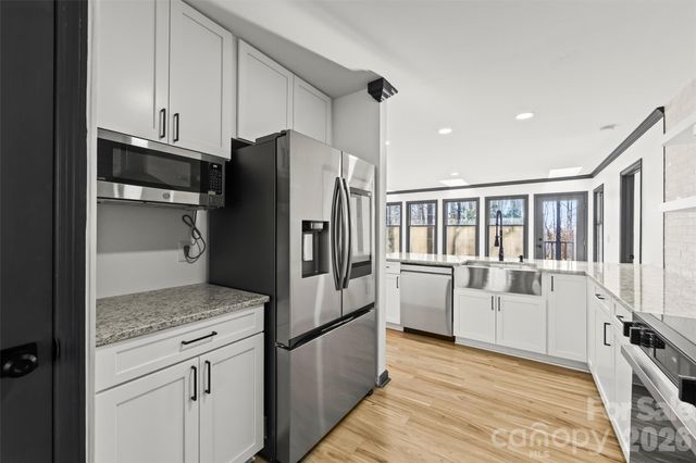 8 Indian Ridge Road, Asheville, NC 28803