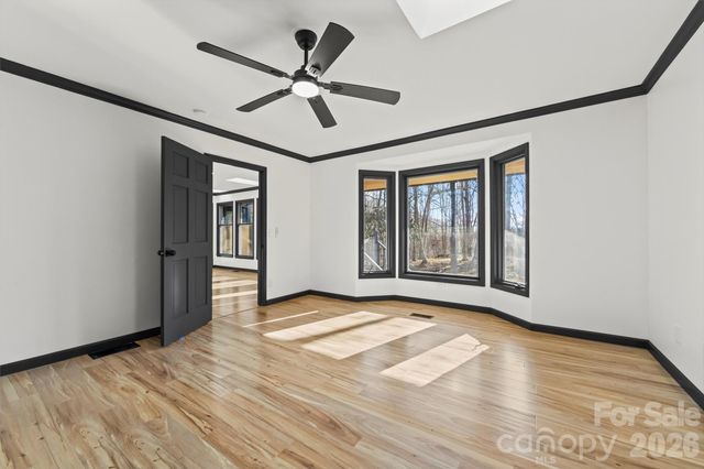 8 Indian Ridge Road, Asheville, NC 28803