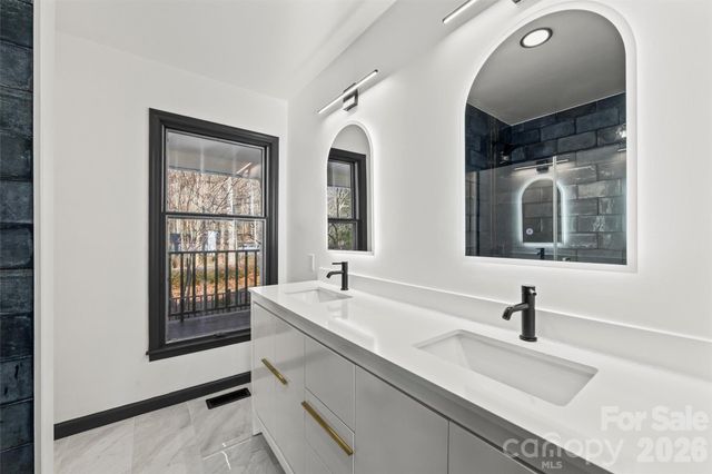 8 Indian Ridge Road, Asheville, NC 28803