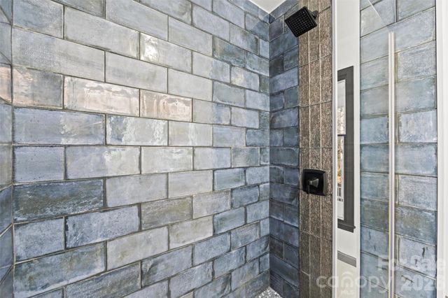 8 Indian Ridge Road, Asheville, NC 28803