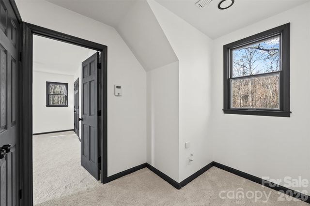 8 Indian Ridge Road, Asheville, NC 28803